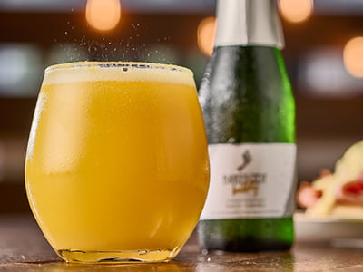 100% cold squeezed orange juice and Barefoot Bubbly Brut Cuvée.