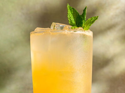 Fuji apple, cinnamon, ginger, lemon, sparkling water and mint.